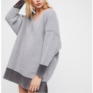 FREE PEOPLE Gray Fleece All About It V-neck Sweatshirt reversible Size Large
